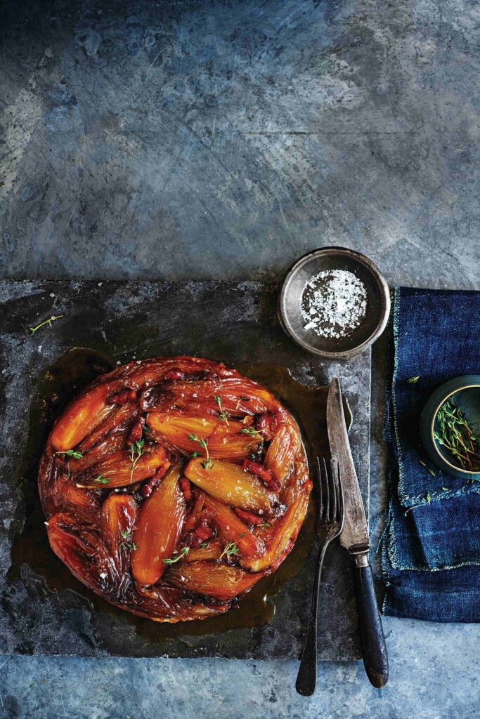 Tarte tatin met sjalotten, spek en tijm