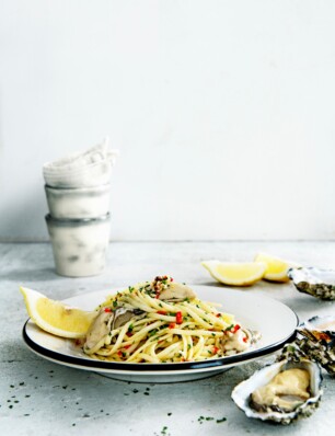 Pasta met oesters en pittige knoflookolie