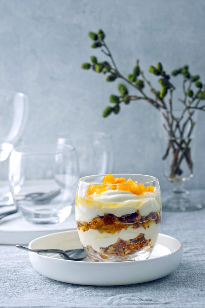 yoghurttrifle met koffiecrumble en gemberjam