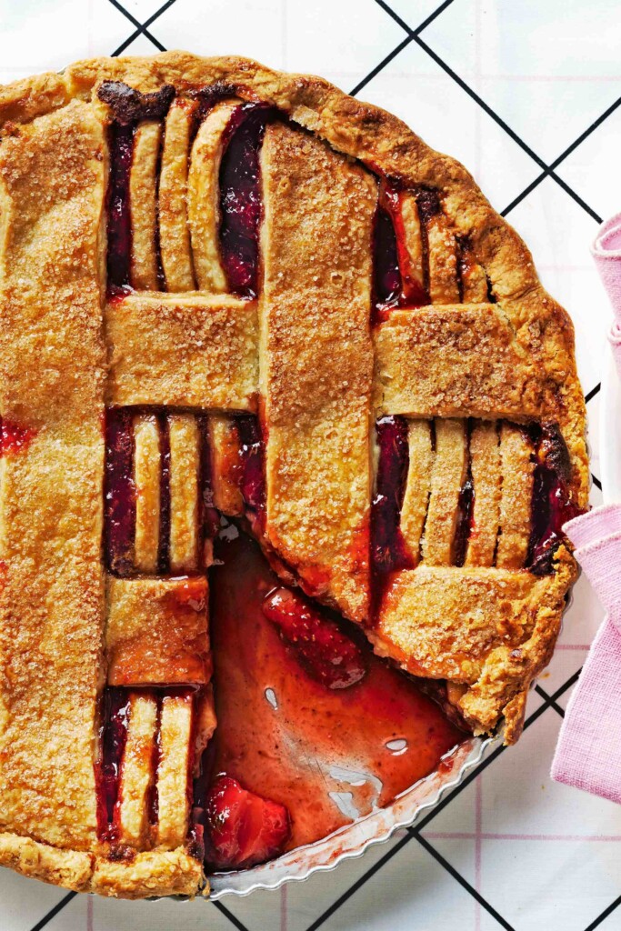 crostata met ricotta en aardbeien