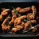 saucijzen met gekaramelliseerde sriracha-uien-delicious