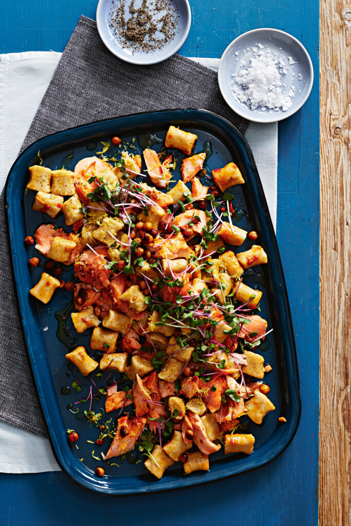 gnocchi van kikkererwten met harissa-zalmforel