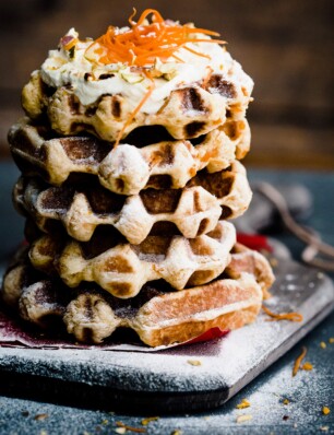 carrotcakewafels met rozenwaterfrosting