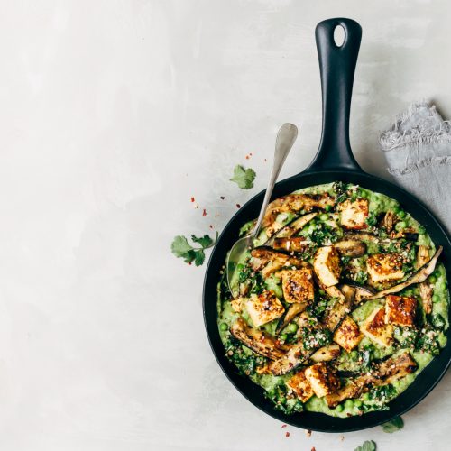 kruidige aubergine-kurkumacurry met doperwten en paneer