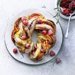 Dosiabaktvegan-ananasmeringuetaart-deliciousmagazine