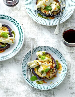 burrata caprese met aubergine en tomatenzaadjes