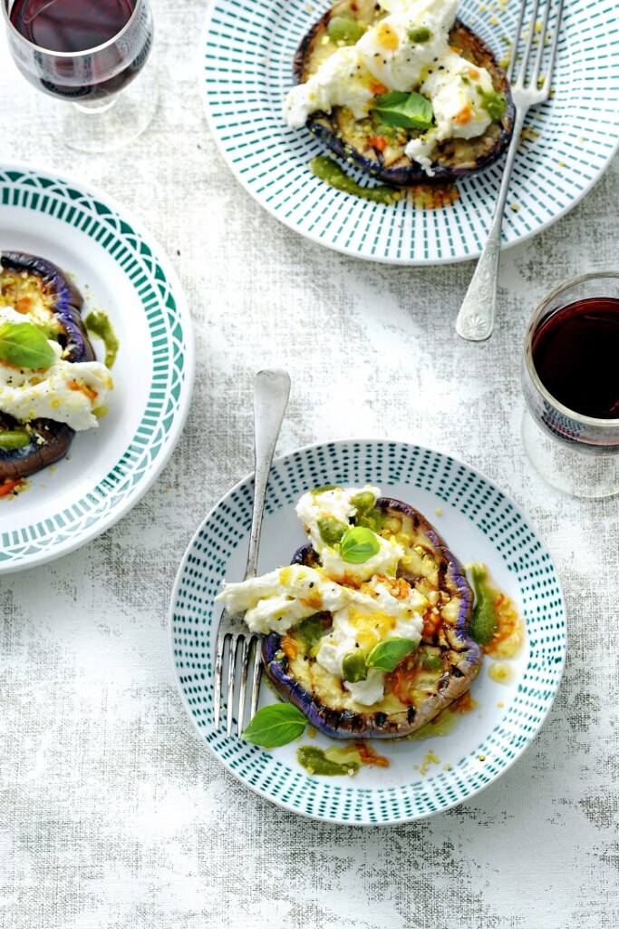 burrata caprese met aubergine en tomatenzaadjes