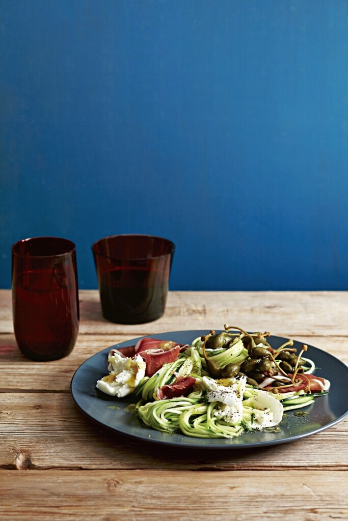 Courgetti met citroenboter, mozzarella en prosciutto