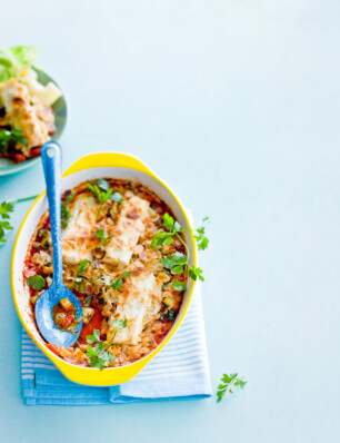 Feta-courgetteschotel met sla