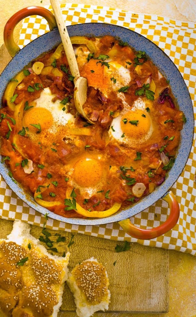marokkaanse eieren in paprikasaus | delicious