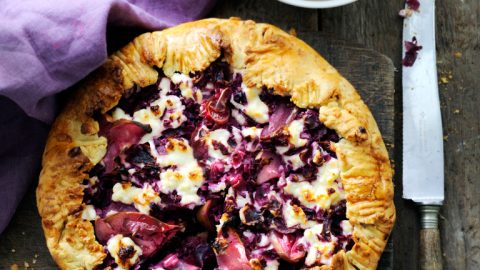 rodekooltaart met walnoten