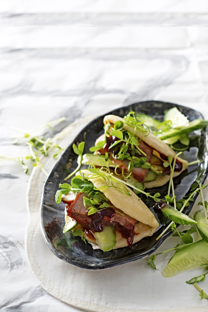 Gestoomde broodjes met hoisin varkensvlees