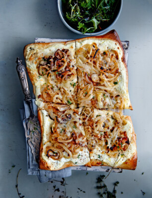 tarte flambée met gruyère en tijm