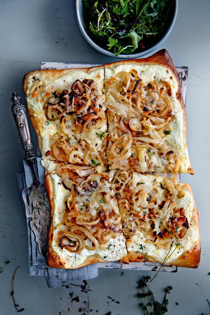 tarte flambée met gruyère en tijm