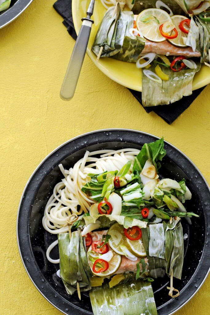 Thaise zalmpakketjes met noedels en paksoi