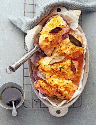 zalm uit de oven met laurier-zuurkoolkorst