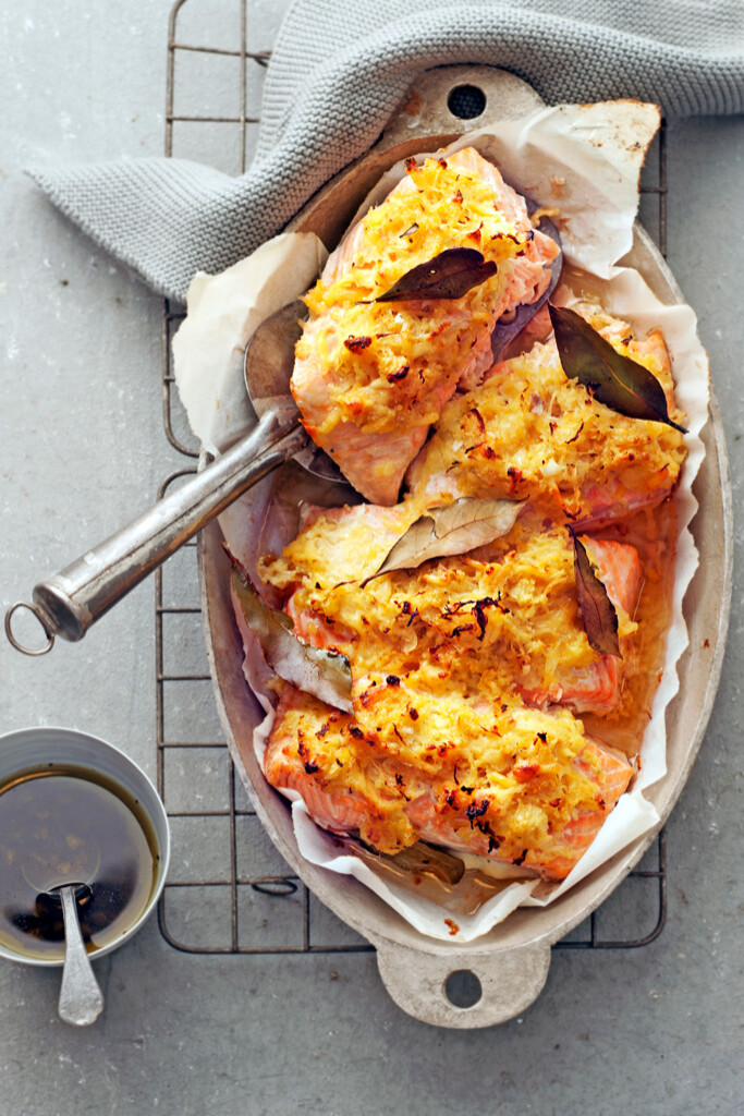 zalm uit de oven met laurier-zuurkoolkorst