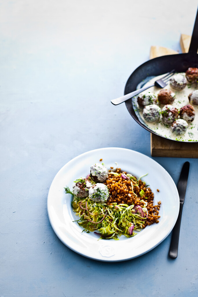 Zweedse gehaktballetjes met kruiden-koolsalade