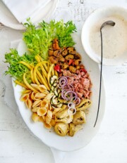 4 salades met tonijn waar we graag voor aanschuiven