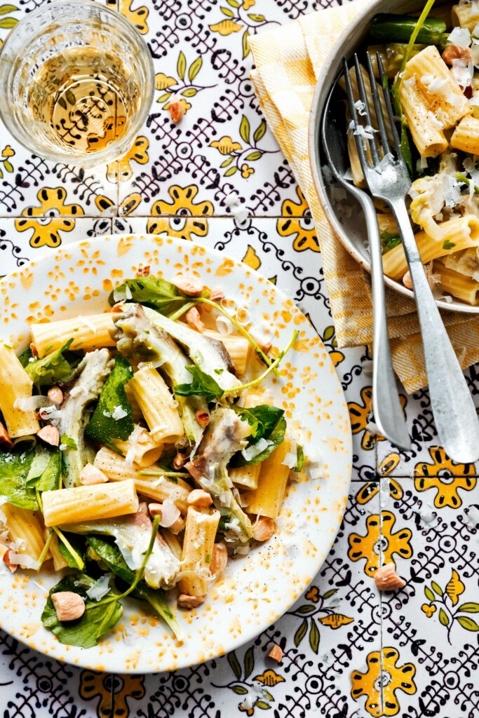 penne met artisjok, postelein en amandelen