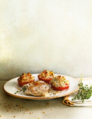 camembertschnitzel met Provençaalse tomaten