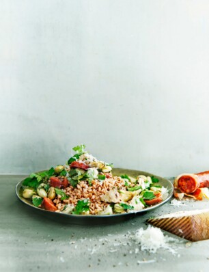 Farro met chorizo, artisjok, tuinbonen en manchego