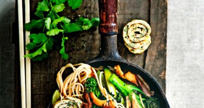 noedels met oesterzwammen & chili-korianderomelet