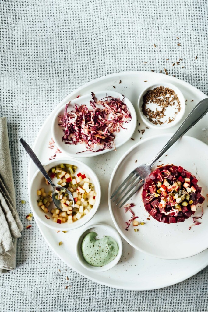 tartare van biet, karwij, appel en radicchio