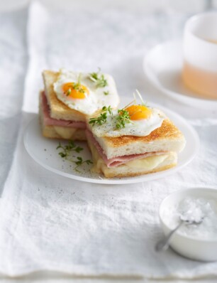 Mini-croque madame met gebakken kwarteleitje