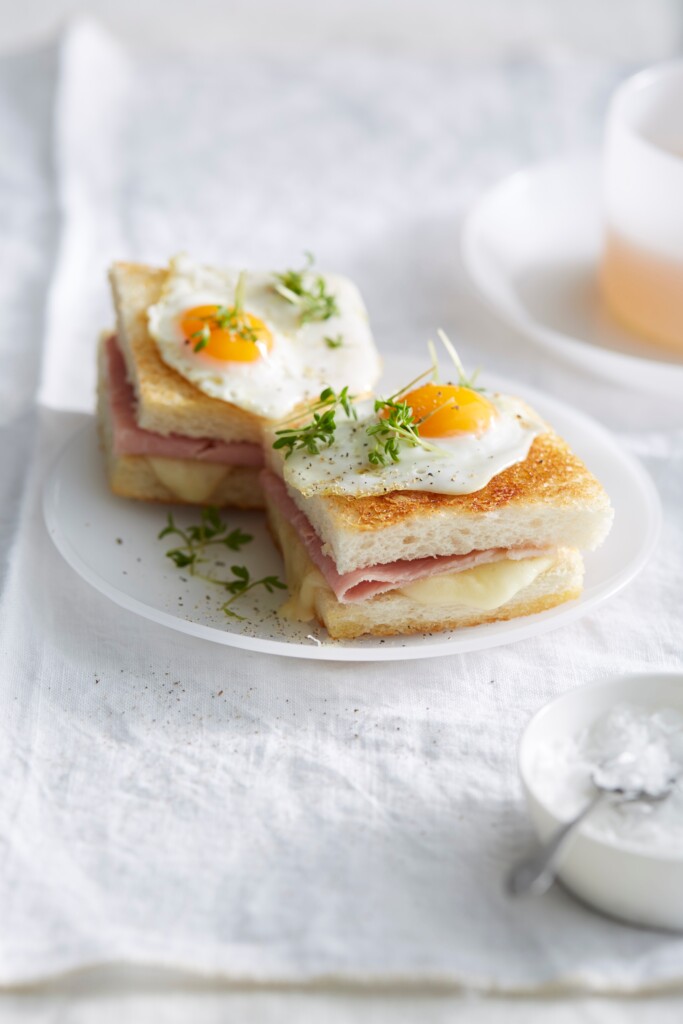 Mini-croque madame met gebakken kwarteleitje