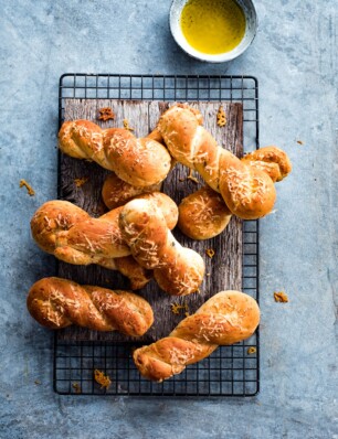 broodjes met kaas en salie