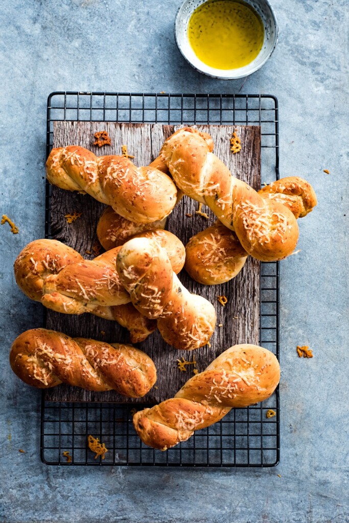 broodjes met kaas en salie