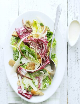 knapperige salade met asperges en ansjovis