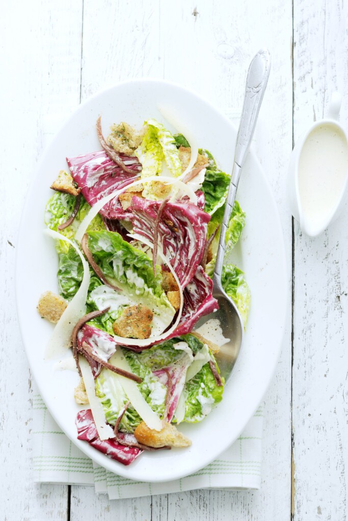 knapperige salade met asperges en ansjovis