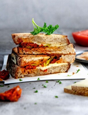 Spaanse tosti met manchego, chorizo & kweepeeraioli