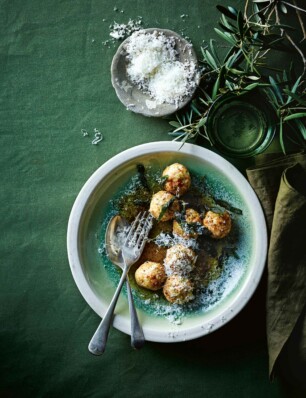 broccoli-gnudi met ‘nduja en salie