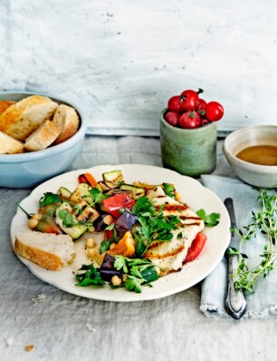 Geroosterde groentesalade met halloumi