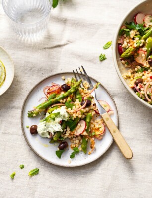 parel couscoussalade met asperges & feta-harissadressing