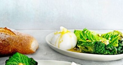 savooiekool met burrata, citroenboter en pistache