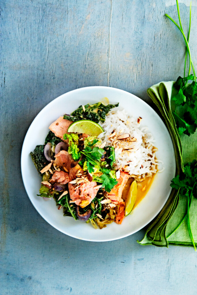 curry met zalm en groene kool