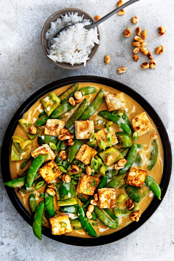 curry met sugar snaps, paneer & sticky pinda’s