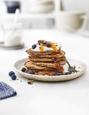 powerpancakes met amandel, boekweit en blauwe bessen