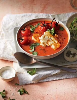 Tomaten-paprikasoep met feta