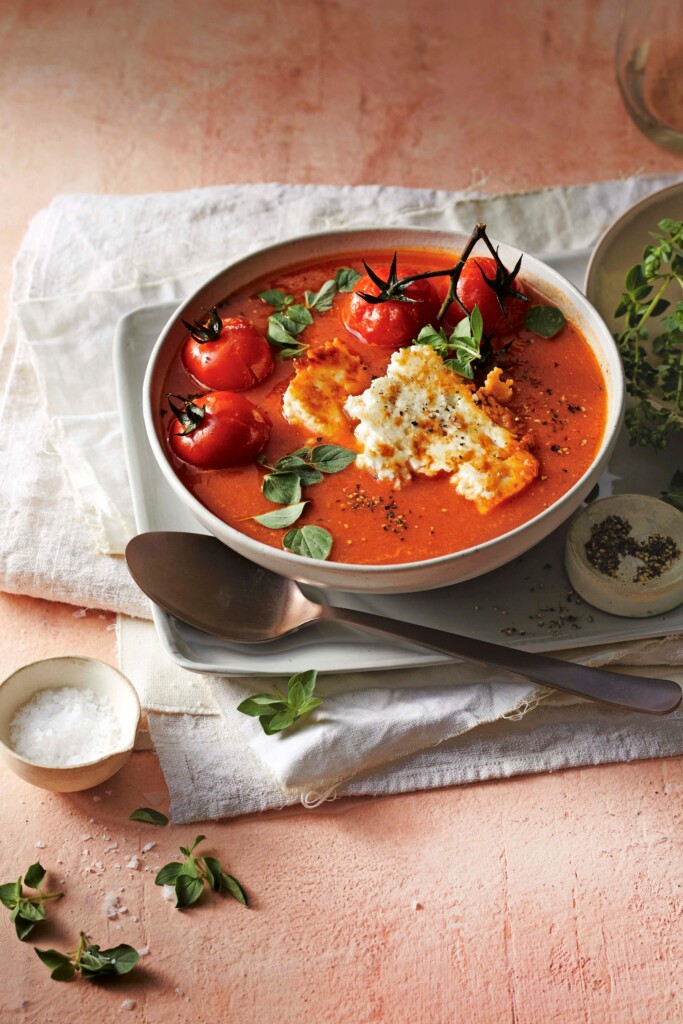 Tomaten-paprikasoep met feta