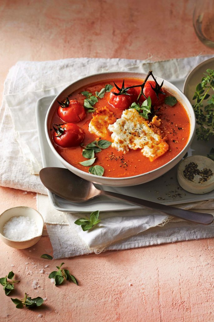 tomaten-paprika soep met feta - delicious
