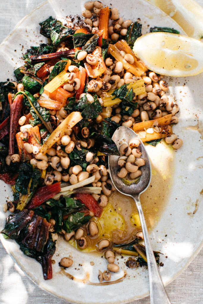 salade van snijbiet en zwartoogbonen uit Salad Days