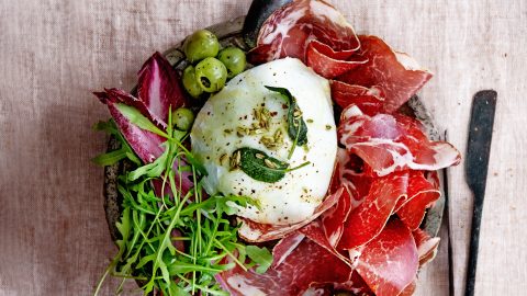 italiaans voorgerecht buffelmozzarella met coppa