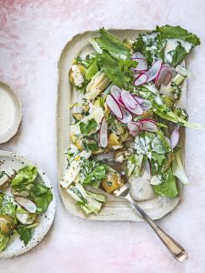 aardappel-andijvie salade met mosterd-parmezaandressing