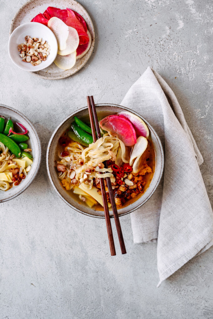 miso ramen met kipgehakt en zelfgemaakte noodles