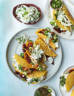 vegetarische taco’s met witte-koolsla, bonen & tomatensalsa